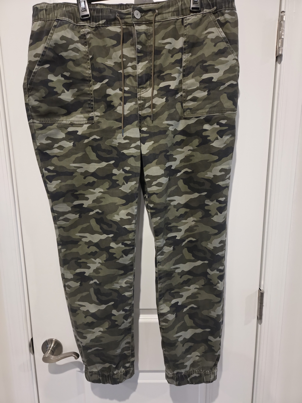 No Boundaries Womens Olive and Green Camo Jogger Pants